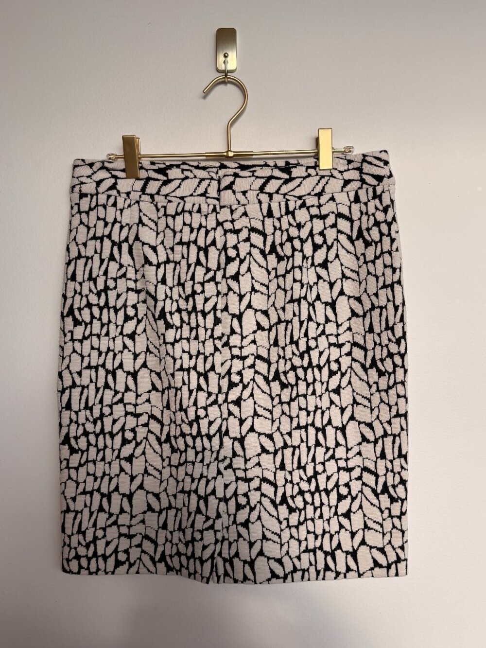 Ann Taylor Factory Black White Leaf Print Pencil Skirt Size 6 Petite Career